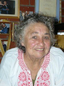 Gladys-Thomas-in-front-of-s